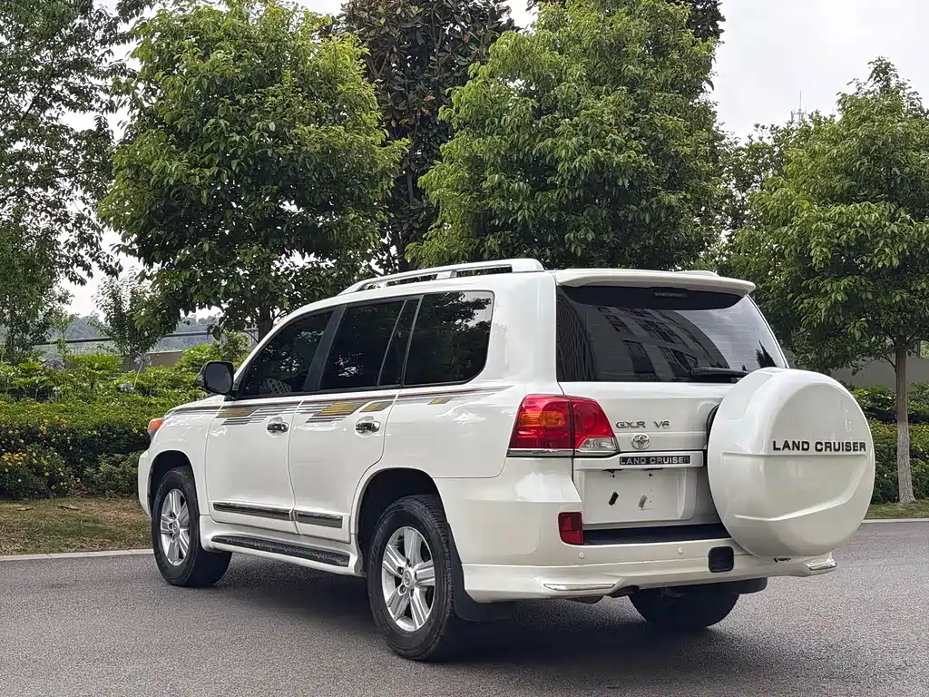 Land Cruiser (Import) 4.0 L V6 Middle East Limited