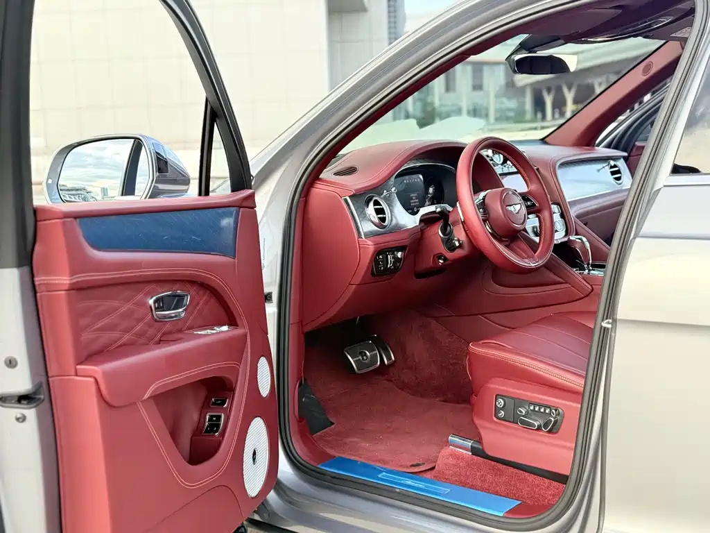 Bentayga 4.0 T V8 LWB Range Elegant Degree