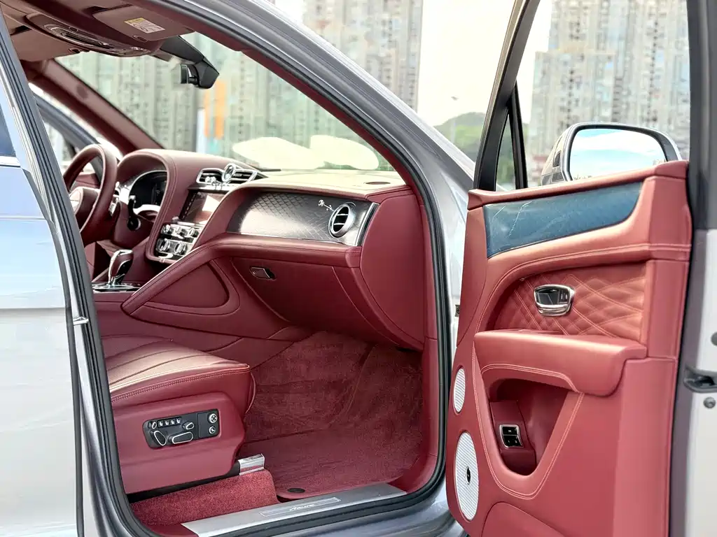 Bentayga 4.0 T V8 LWB Range Elegant Degree