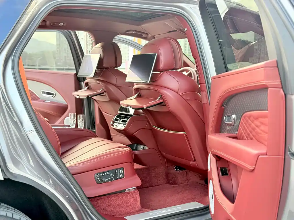 Bentayga 4.0 T V8 LWB Range Elegant Degree