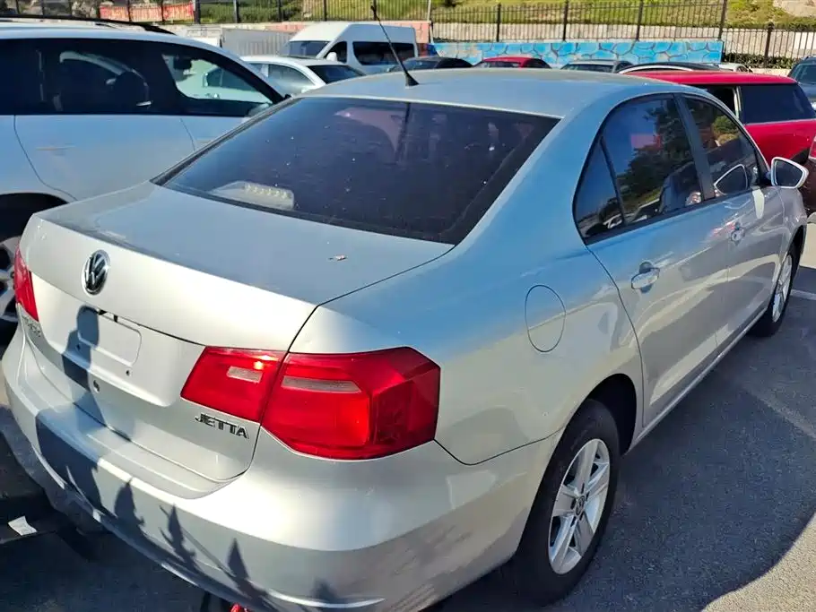 Jetta 1.6 L Manual Fashion