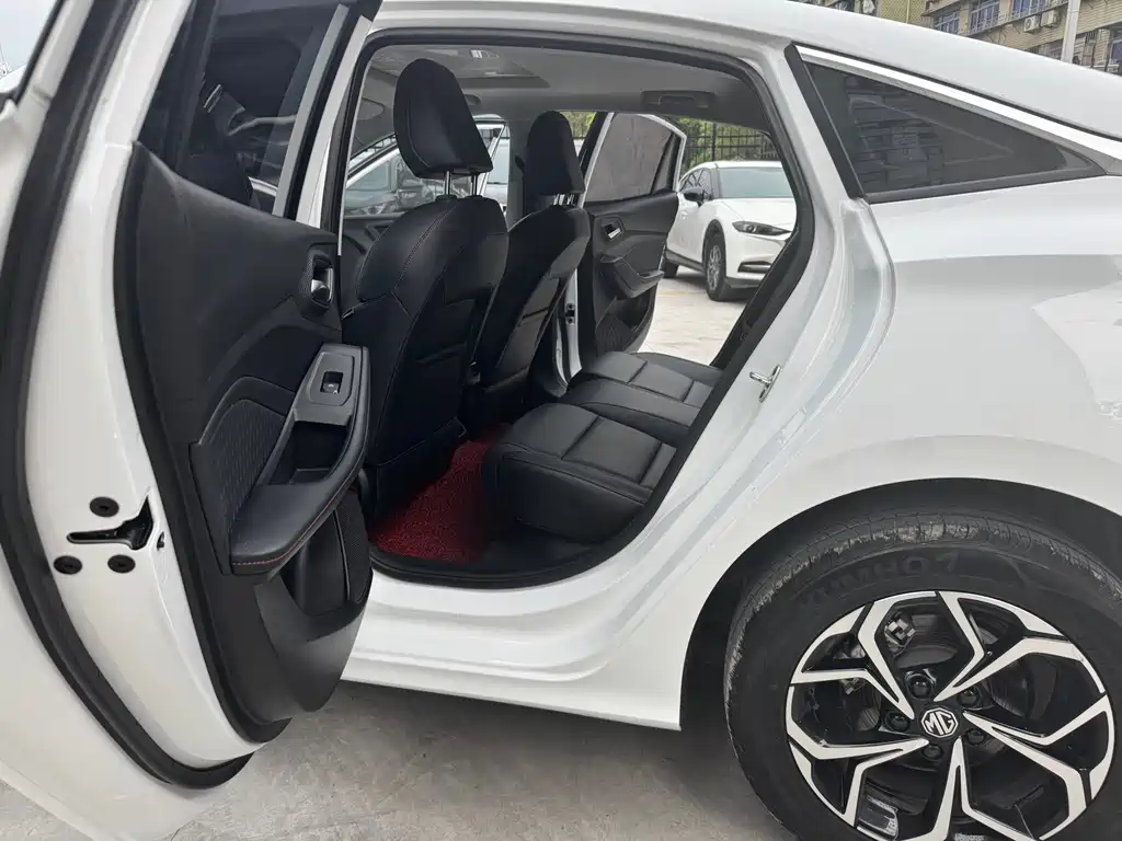 MG5 180 DVVT CVT Luxury