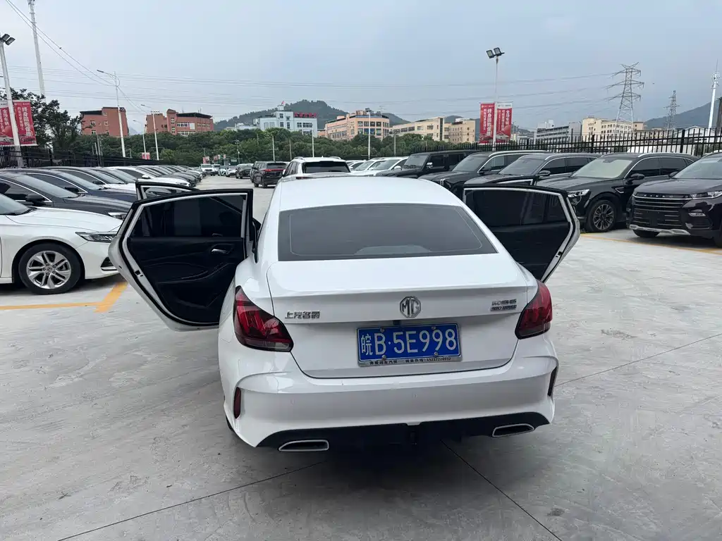 MG5 180 DVVT CVT Luxury