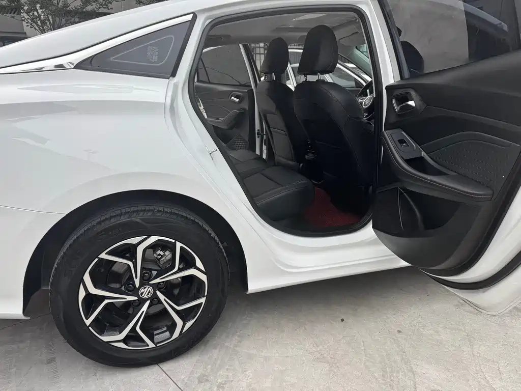MG5 180 DVVT CVT Luxury