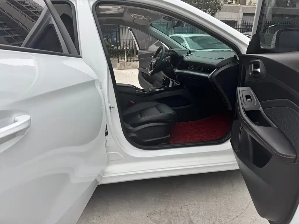 MG5 180 DVVT CVT Luxury