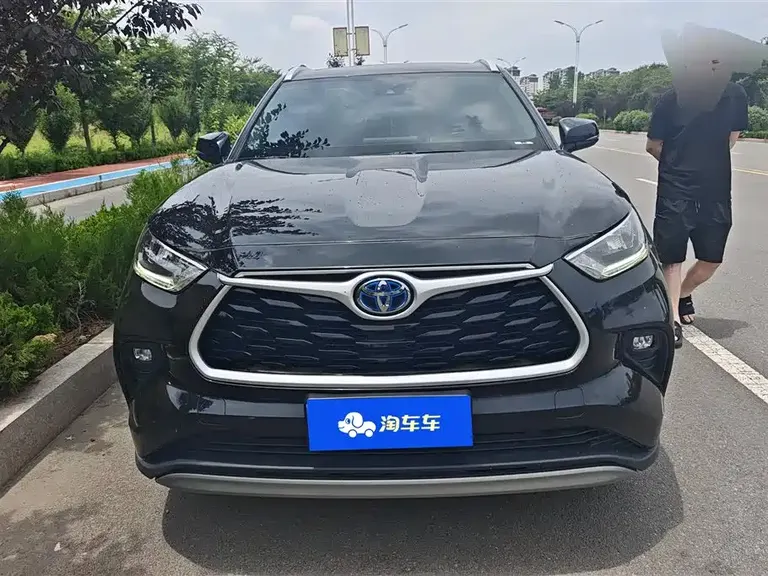 Toyota Highlander 2.5 L Smart e-Hybrid Dual Engine 4 WD Luxury 7-seat