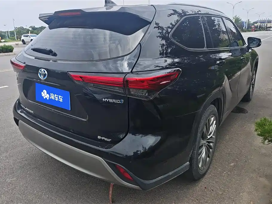 Highlander 2.5 L Smart e-Hybrid Dual Engine 4 WD Luxury 7-seat
