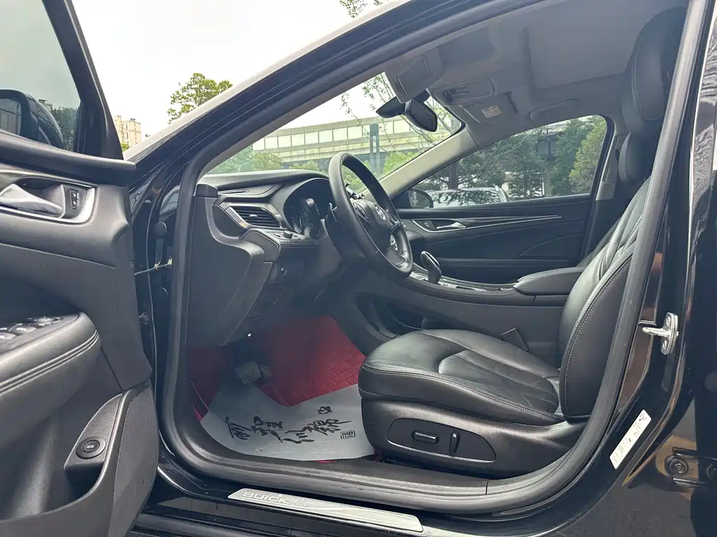 LaCrosse 28 T Luxury