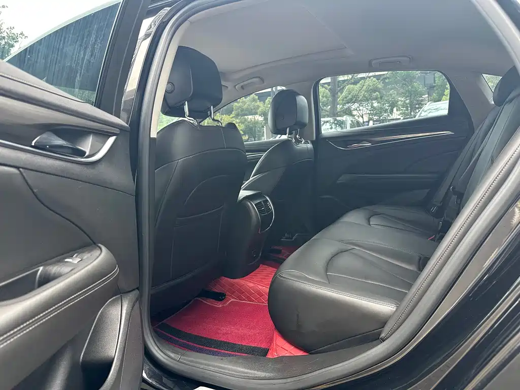LaCrosse 28 T Luxury