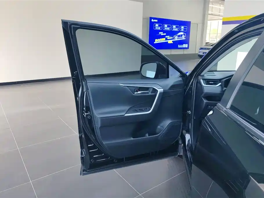 RAV4 2.0 L CVT 2 WD Style Plus