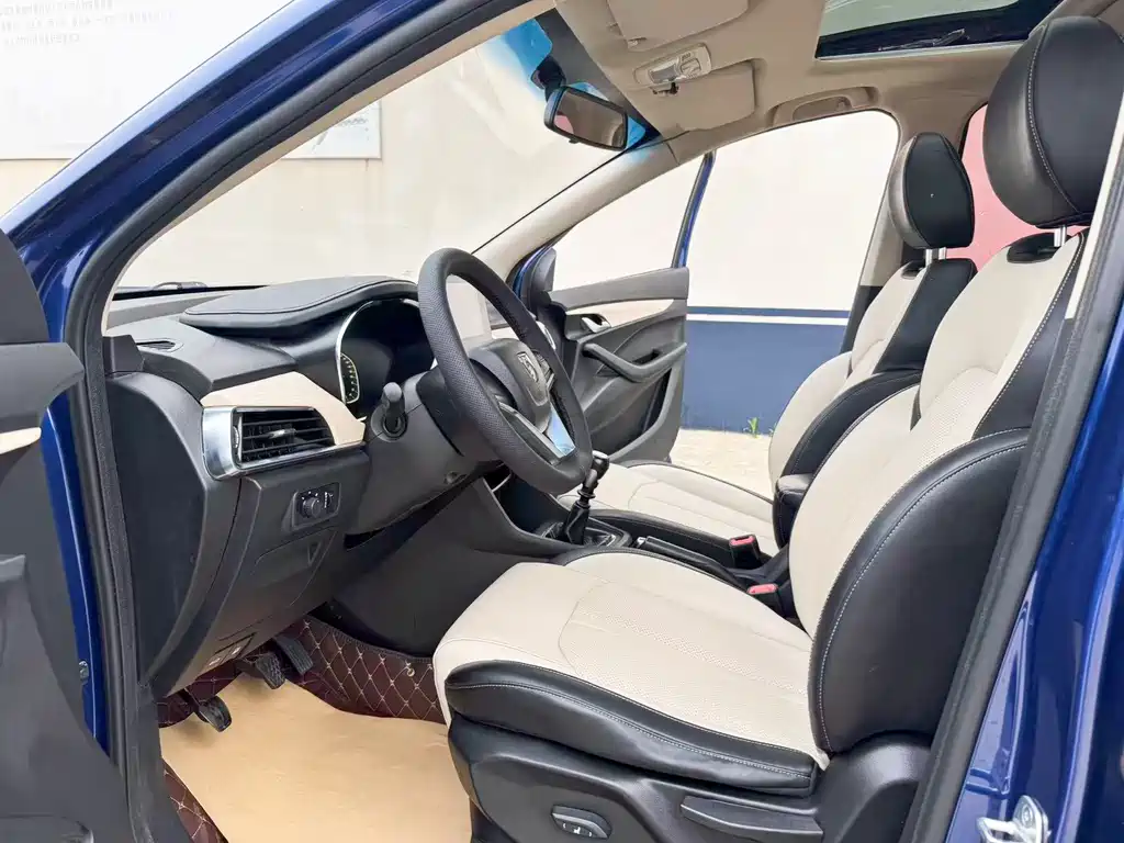 Baojun 360 1.5 L Manual Luxury CN-V