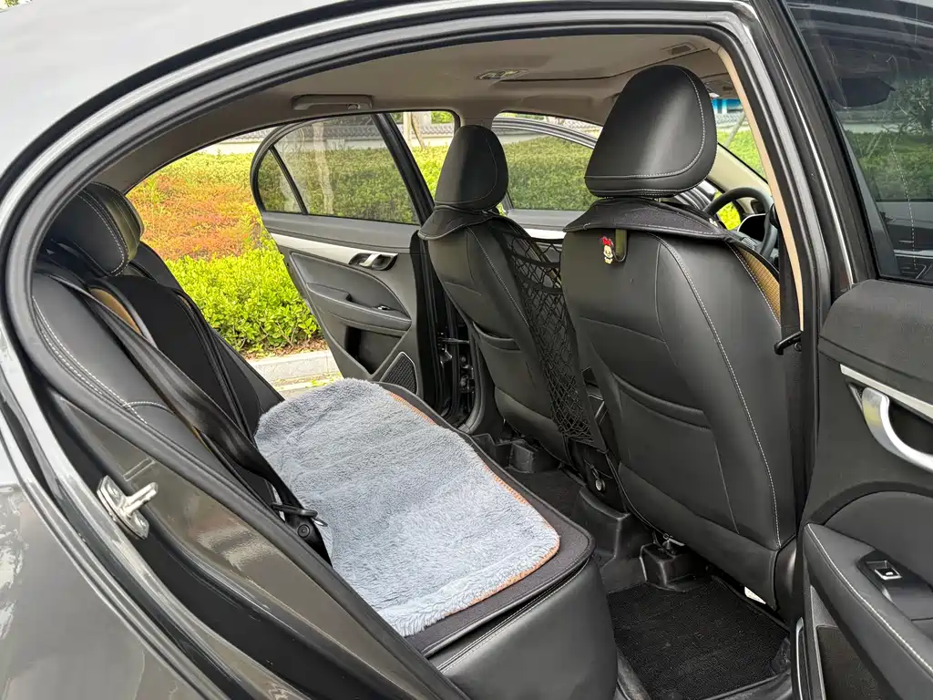 Emgrand 1.5 L CVT Upward Connected