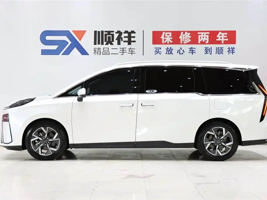 Maxus G70 大通G70 2024款 2.0 T 自动旗舰版 6座