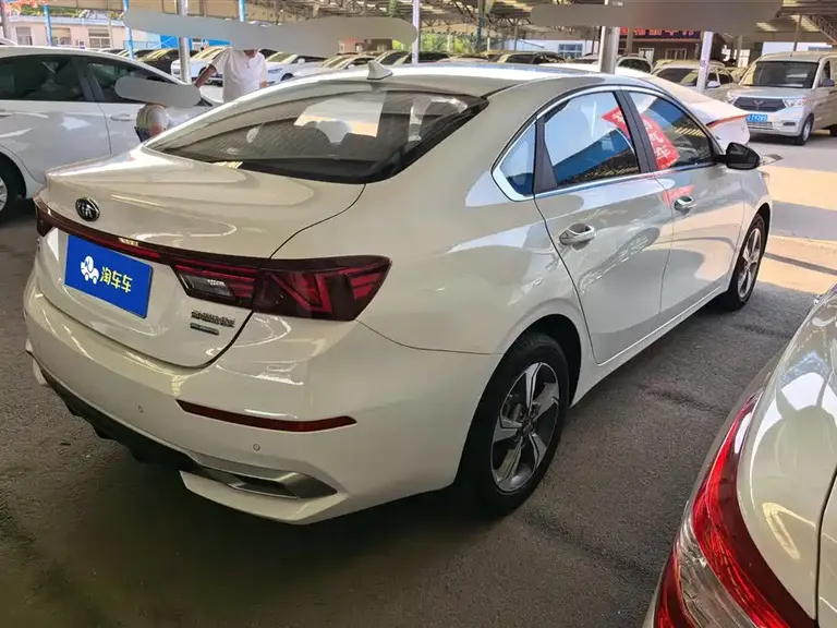 Kia K3 1.5 L CVT Smart Enjoyment Connected