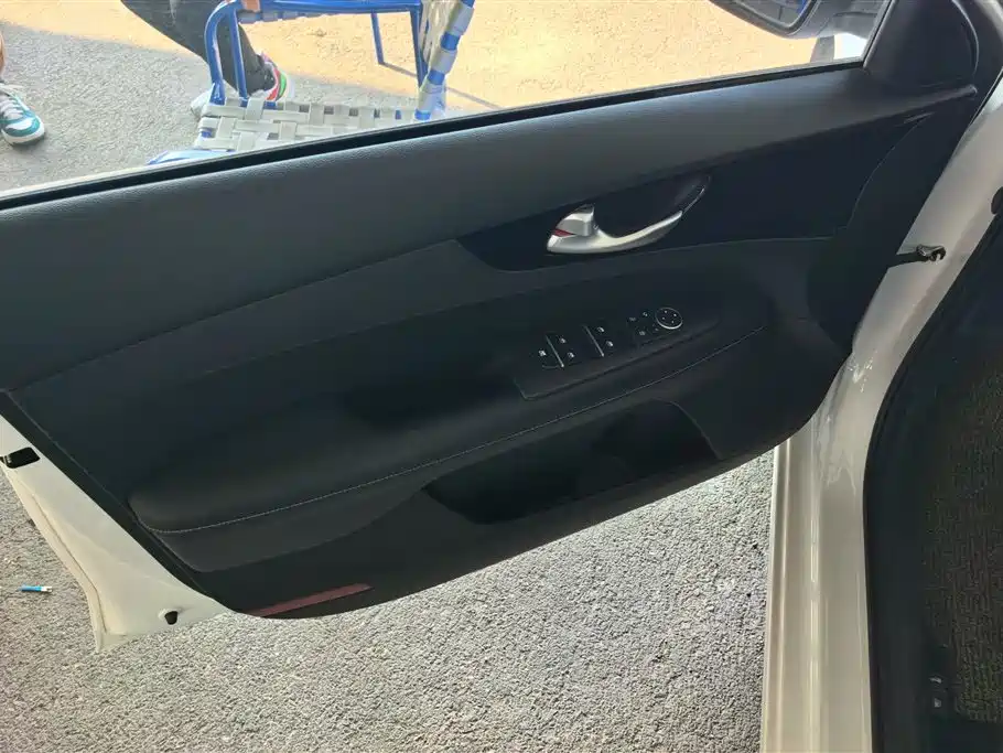 Kia K3 1.5 L CVT Smart Enjoyment Connected