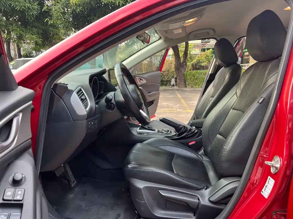 Mazda 3 Axela Sedan 1.5 L Auto Comfort CN-VI