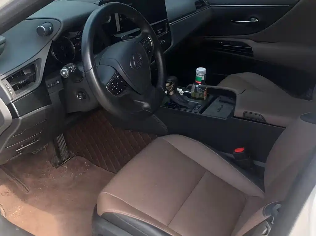 Lexus ES 200 Premium Enjoyment