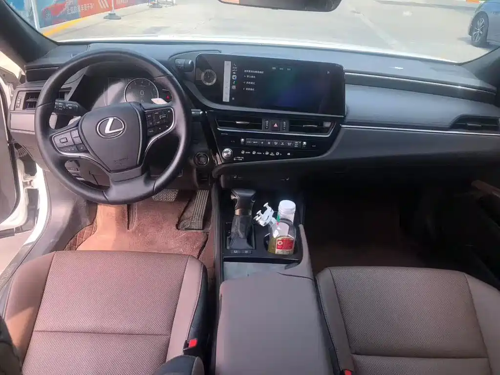 Lexus ES 200 Premium Enjoyment