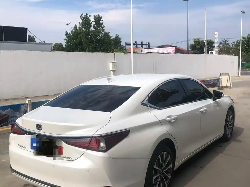 Lexus ES 200 Premium Enjoyment