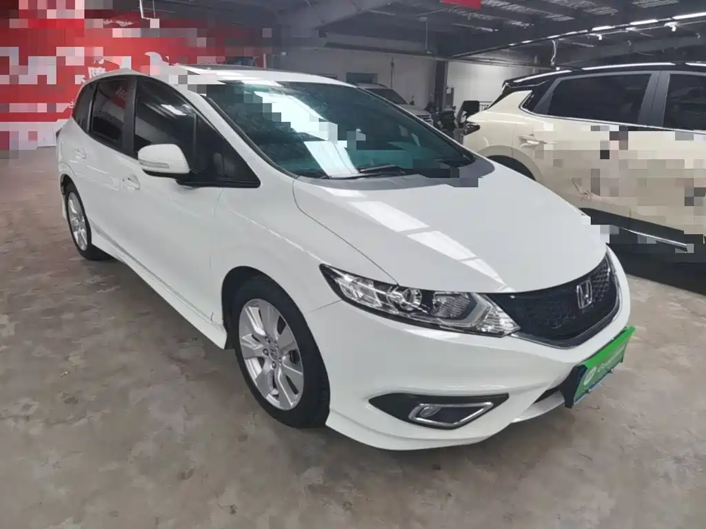 Jade 1.8 L Auto Comfort Elite 5-seat