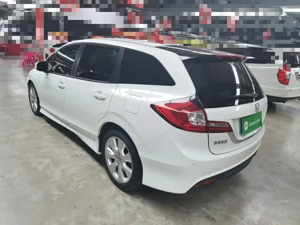 Jade 1.8 L Auto Comfort Elite 5-seat