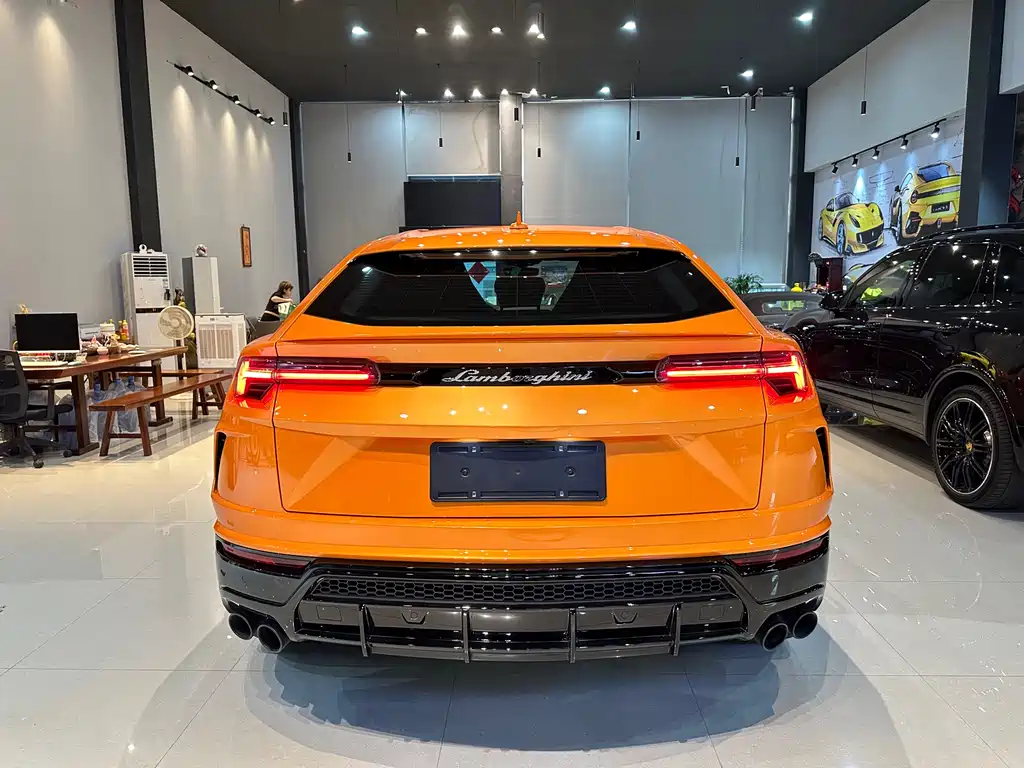 Urus 4.0 T V8
