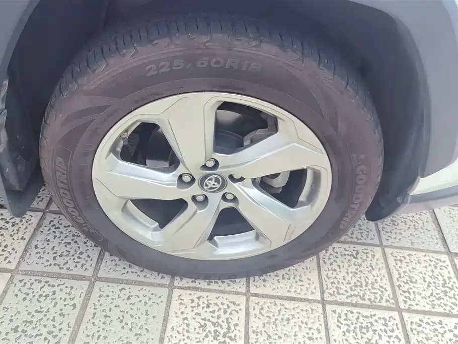 RAV4 2.0 L CVT 2 WD Style
