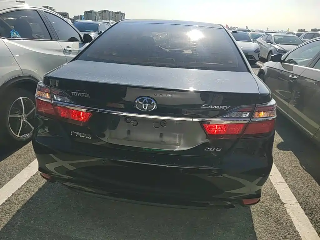 Camry 2.0 G Leading