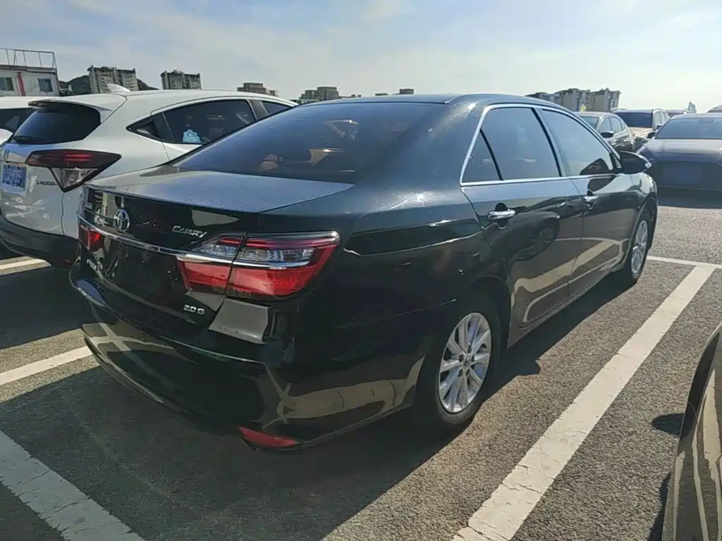 Camry 2.0 G Leading