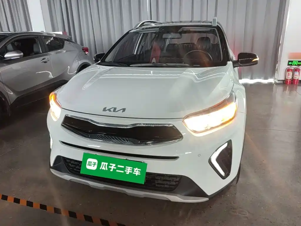 Stonic 1.4 L CVT Sunroof