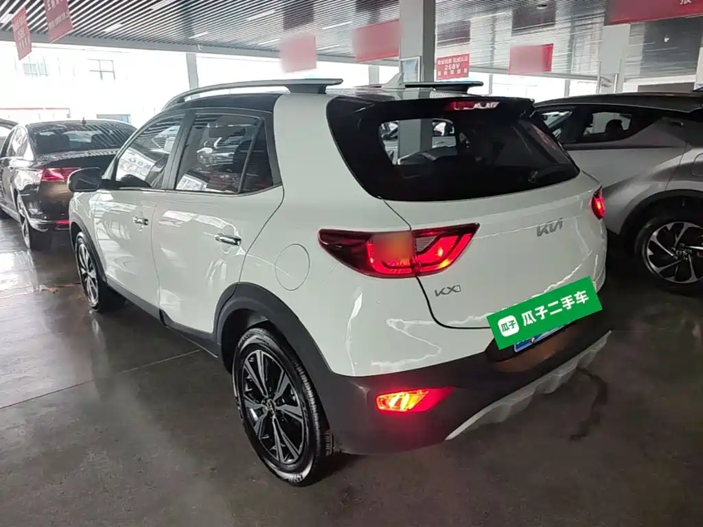 Stonic 1.4 L CVT Sunroof