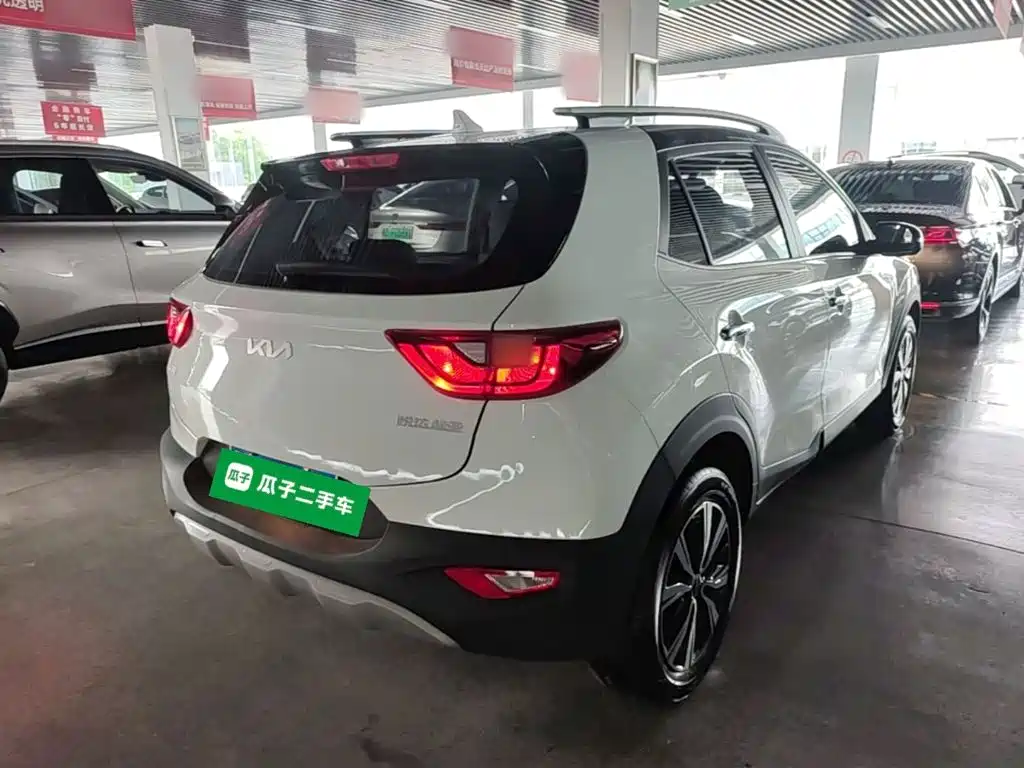 Stonic 1.4 L CVT Sunroof