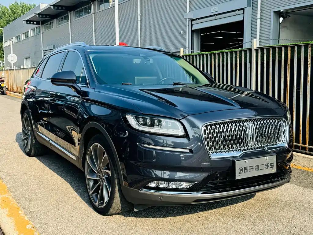 Nautilus 2.7 T 4 WD Honor Shine
