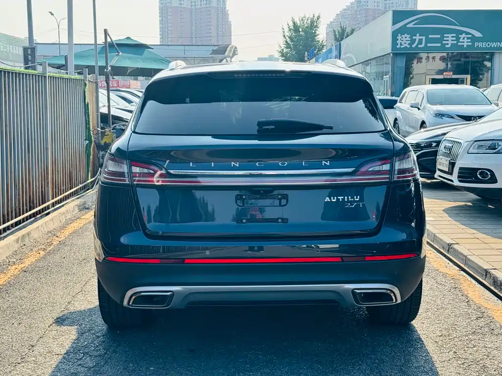 Nautilus 2.7 T 4 WD Honor Shine