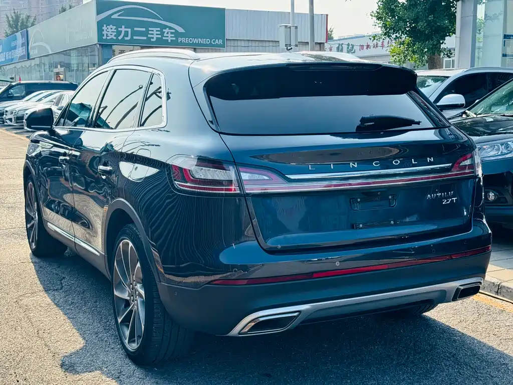 Nautilus 2.7 T 4 WD Honor Shine