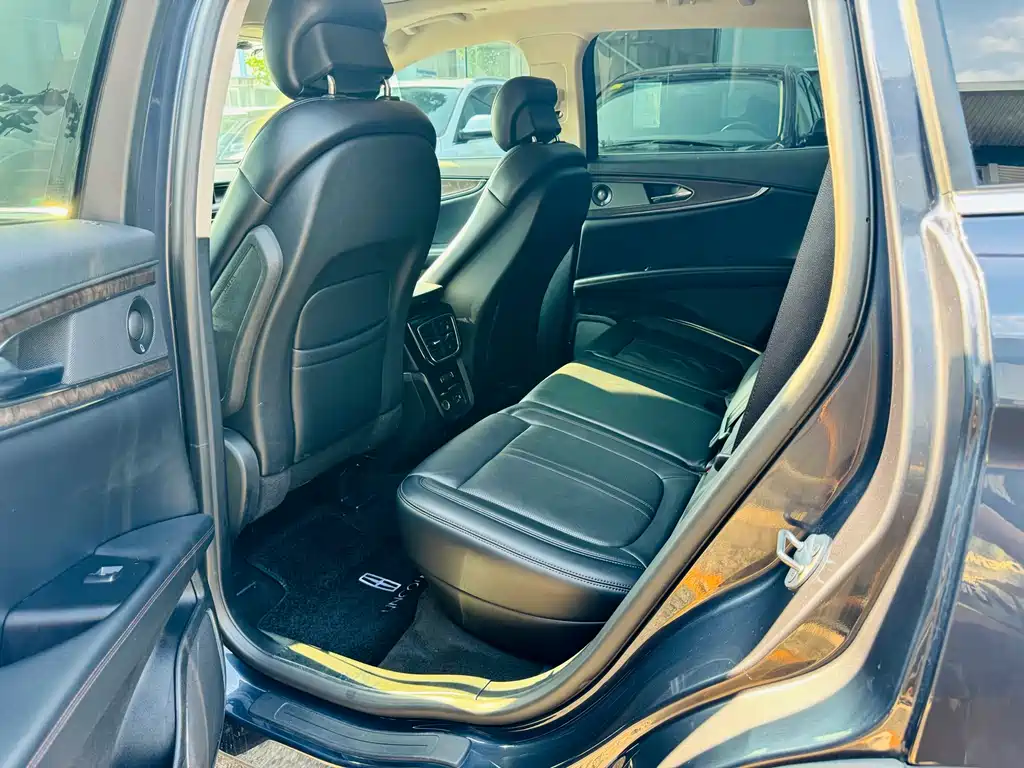 Nautilus 2.7 T 4 WD Honor Shine