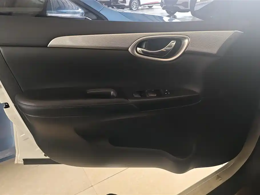 Sylphy 1.6 XV CVT Premium