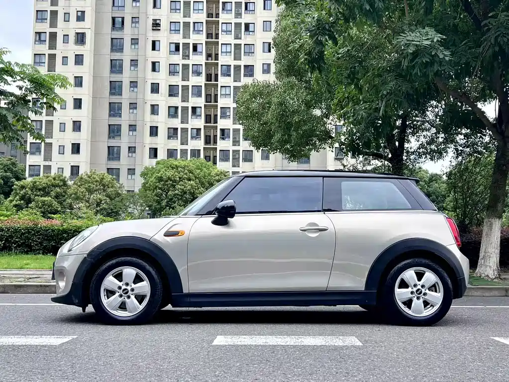 MINI 1.2 T ONE