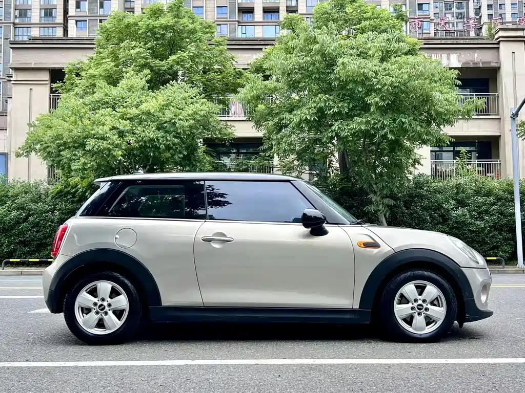 MINI 1.2 T ONE