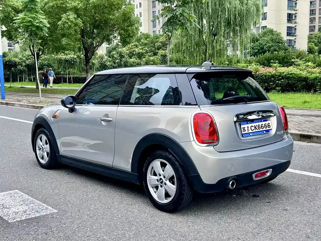 MINI 1.2 T ONE