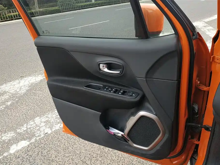 Renegade Connected Large Screen 180 T Auto High Energy