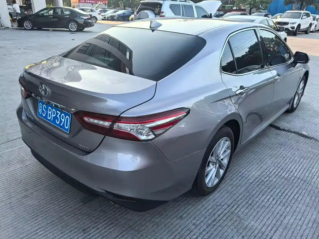 Camry 2.0 G Luxury