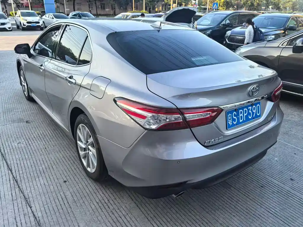 Camry 2.0 G Luxury