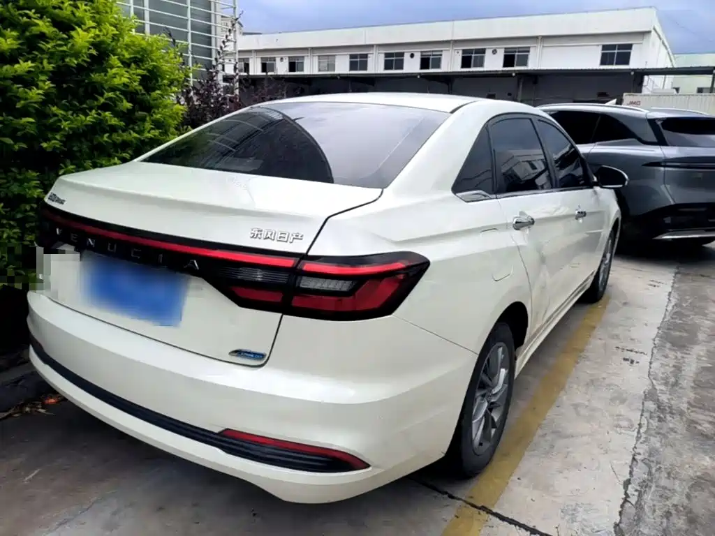 Venucia D60 PLUS 1.6 L XL CVT Joy Leading