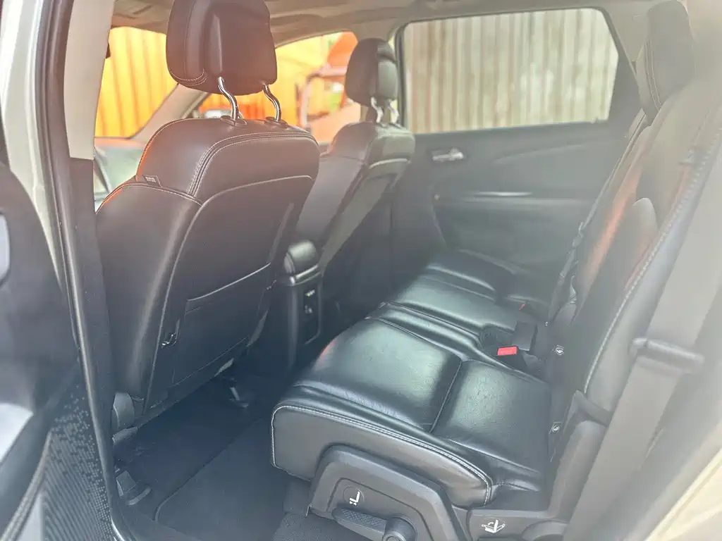 Journey 2.4 L 2 WD Premium Style