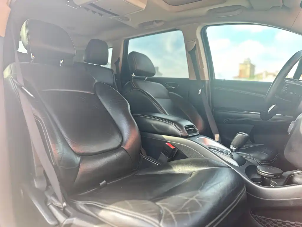Journey 2.4 L 2 WD Premium Style