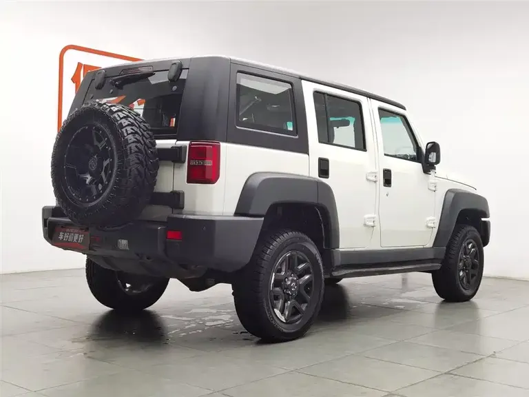 BAIC BJ40 40 L 2.3 T Auto 2 WD Distinguished