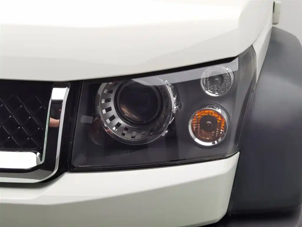BAIC BJ40 40 L 2.3 T Auto 2 WD Distinguished