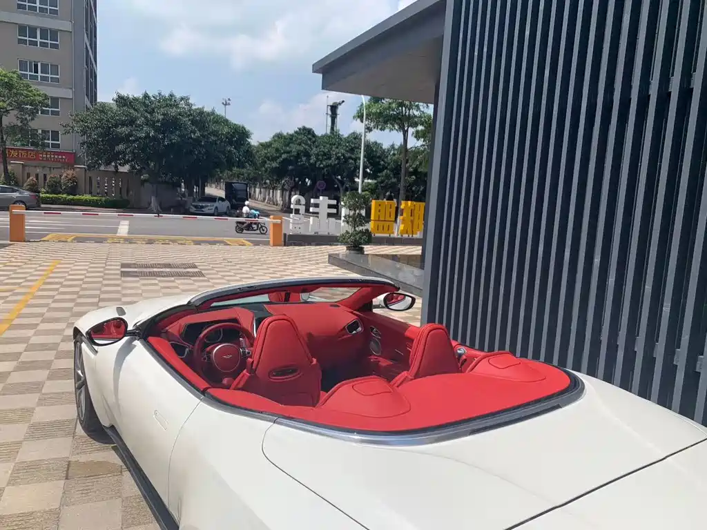 Aston Martin DB11 阿斯顿·马丁DB11 2023款 4.0 T V8 Volante