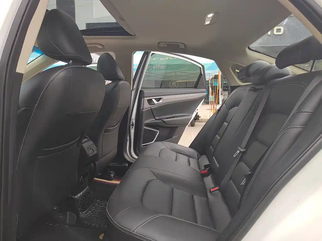 Emgrand GL 1.8 L DCT Elite Connected